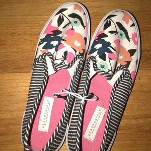 FLORAL SLIP ON SHOES